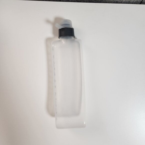 Brand New - Hydration Belt and Contoured Water Bottle (Minimizes Bouncing!) - Picture 7 of 9